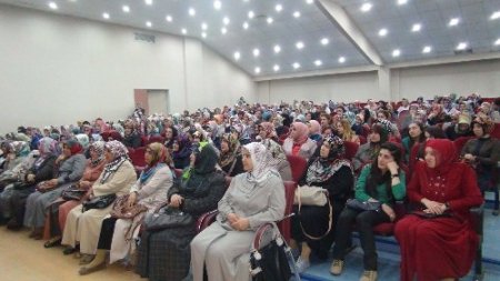 Kadın ve farkındalık semineri verildi