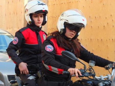 Kadın yunuslar zehir tacirini 200 paket uyuşturucuyla yakaladı (Özel)