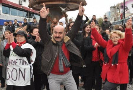 Kadına karşı şiddete müzikli danslı tepki