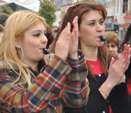 Kadına karşı şiddete müzikli danslı tepki