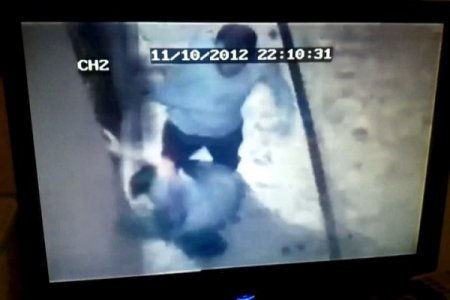 Kadına şiddet güvenlik kamerasında