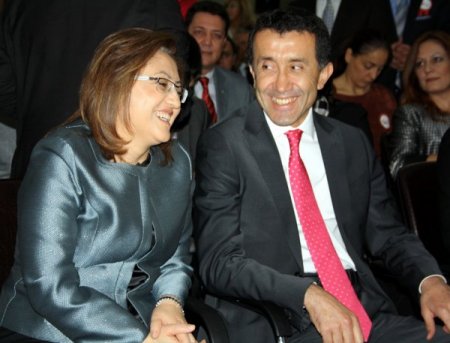 Kadına şiddete karşı hazırlanan panik butonları dağıtıldı