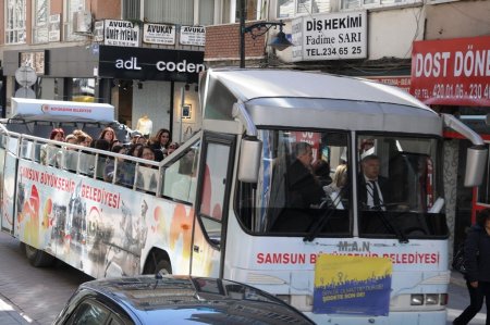 Kadına yönelik şiddetin durması için üstü açık otobüsle broşür dağıtacaklar