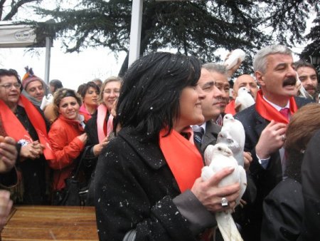 Kadınlar, Barış Ve Özgürlük İçin Güvercin Uçurdu