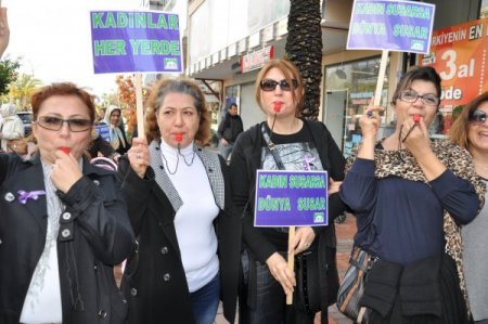 Kadınlar, Günlerini Davul Zurna Eşliğinde Kutladı