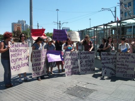 Kadınlar, Sendikalardaki Erkek Egemenliğini Protesto Etti