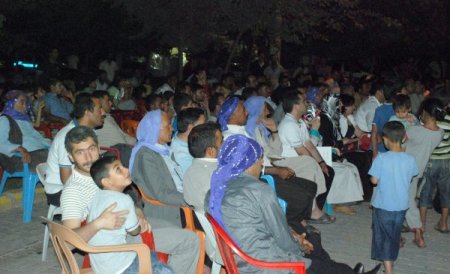 Kadınlar, Şiddete Karşı Kahvehanelerde Toplantı Yapıyor