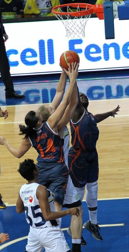 Kadınlar Basketbolda Fenerbahçe, Mersin Büyükşehir Belediyesi'ni 77-54 yendi