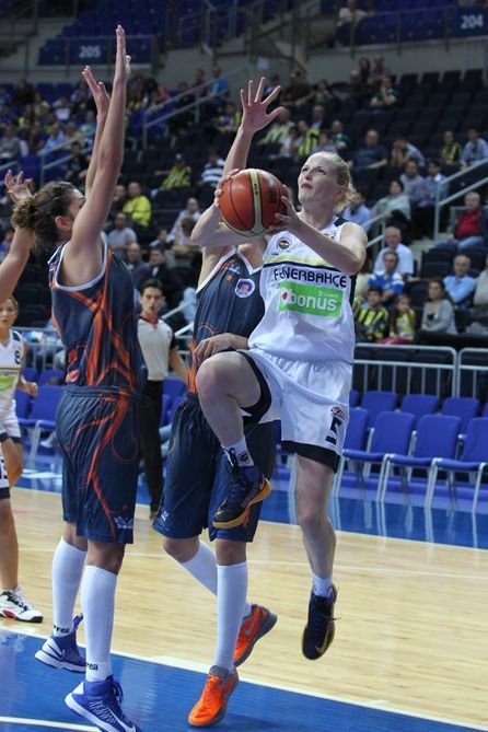 Kadınlar Basketbolda Fenerbahçe, Mersin Büyükşehir Belediyesi'ni 77-54 yendi