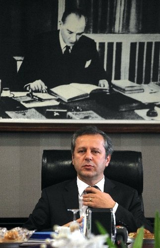 Kadınlar gençken, erkekler yaşlandıkça aile içi şiddete maruz kalıyor