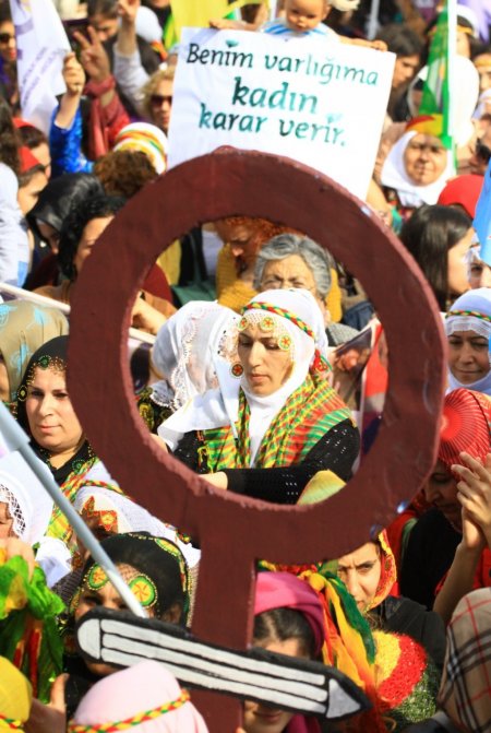 Kadınlar Günü için mitingde toplandılar