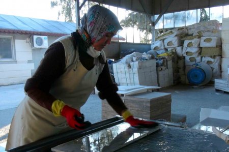 Kadınlar Günü'nü mermer işleyerek geçirdiler