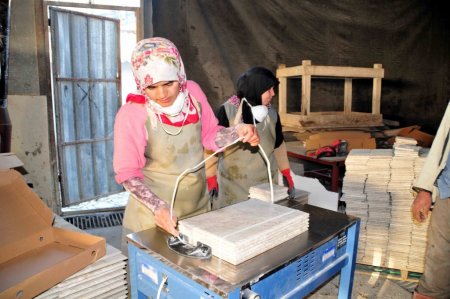 Kadınlar Günü'nü mermer işleyerek geçirdiler