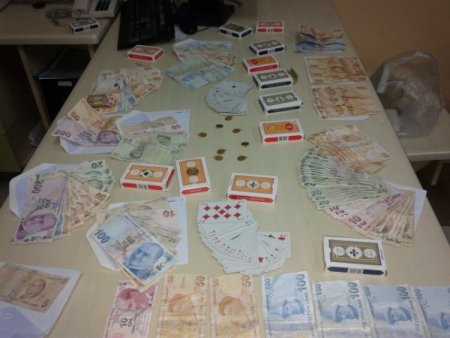 Kadınlar 'kumar günü'nde basıldı