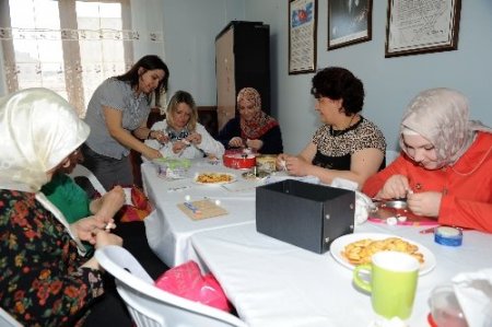 Kadınlar mahallelerinde meslek sahibi oluyor