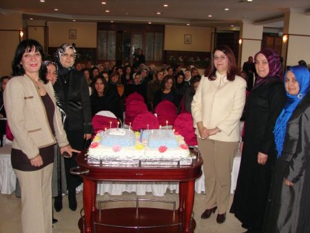 "Kadınlar Özgürlük Maskesi Adı Altında Sömürülüyor"