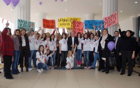 Kadınlar şiddete karşı dans ettiler