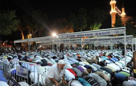 Kadir Gecesi'nde Eyüp Sultan Doldu Taştı