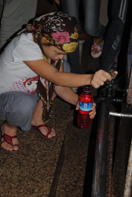 Kadir Gecesi'nde Musluklarından 3 Ton Osmanlı Şerbeti Aktı