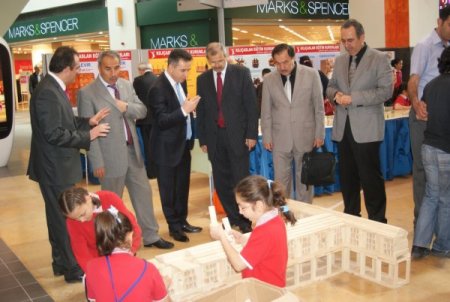 Kadir Has Stadı Ve Tarihi Evlerin Minyatürünü Yaptılar