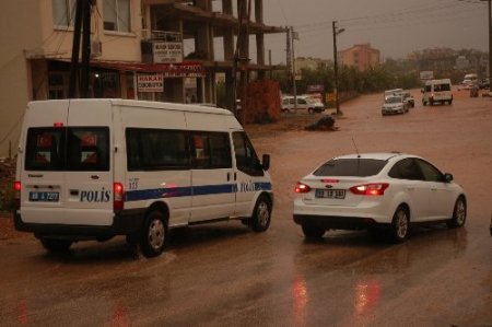 Kadirli’de sağanak yağış su baskınlarına sebep oldu