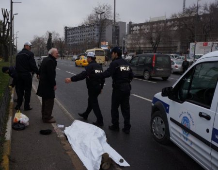 Kafasını kaldırıma çarpan yaşlı adam hayatını kaybetti