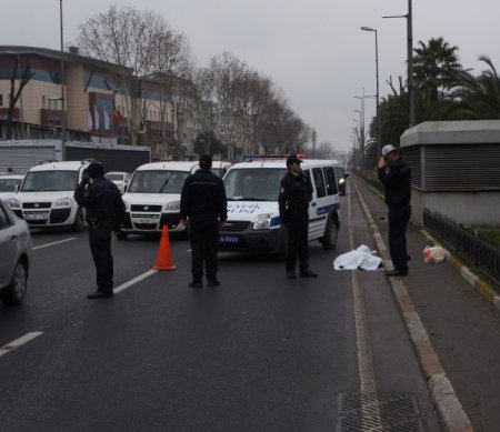 Kafasını kaldırıma çarpan yaşlı adam hayatını kaybetti