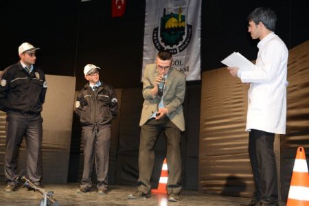 Kafkas Tiyatro Topluluğu ilk oyununu sahneledi