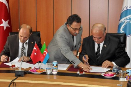 Kafkas Üniversitesi'ne Nahçıvan Muallimler Enstitüsü'nden ziyaret