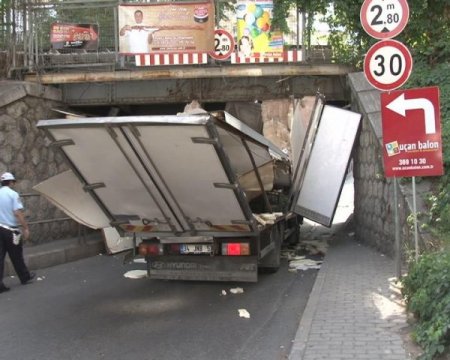 Kağıt Gibi Parçalandı!