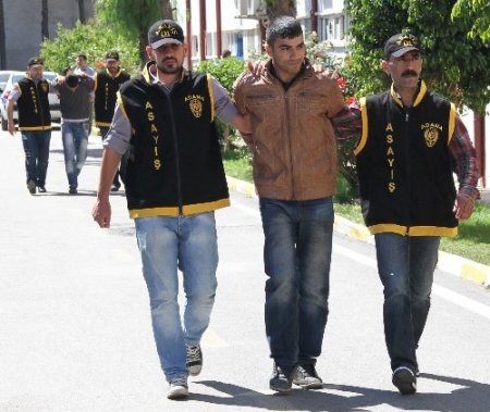 Kağıt toplayıcısı gibi davranıp 300 bin lira çaldılar!