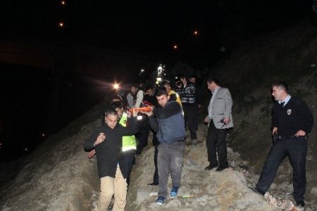 Kağıthane’de otomobil viyadükten uçuruma yuvarlandı: 1 yaralı