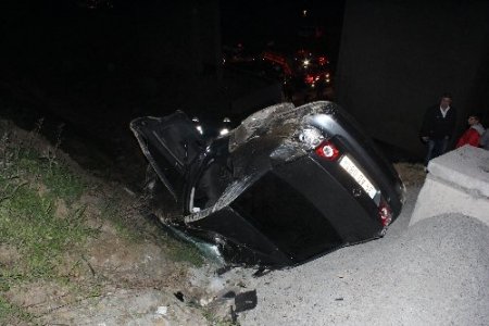 Kağıthane’de otomobil viyadükten uçuruma yuvarlandı: 1 yaralı