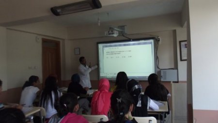 Kağızman'da ilk akıllı tahta kullanımı başladı