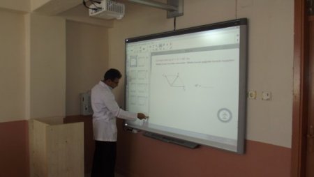Kağızman'da ilk akıllı tahta kullanımı başladı