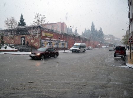 Kahramanmaraş 2 gündür yağan kar yerini yağmura bıraktı