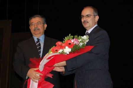 Kahramanmaraş Devlet Tiyatrosu 'genç Osman' İle Perdelerini Açtı