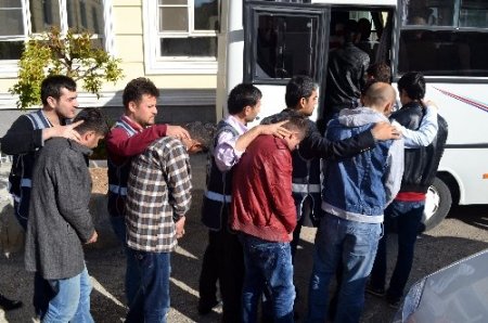 Kahramanmaraş merkezli uyuşturucu operasyonunda 14 gözaltı