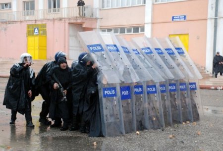 Kahramanmaraş polisinin yaptığı tatbikat gerçeğini aratmadı