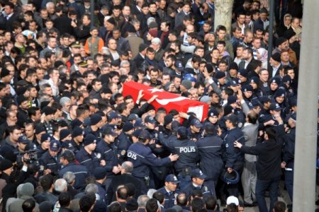 Kahramanmaraş şehit polis memurunu dualarla uğurlandı