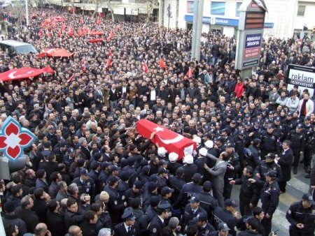 Kahramanmaraş şehit polis memurunu dualarla uğurlandı