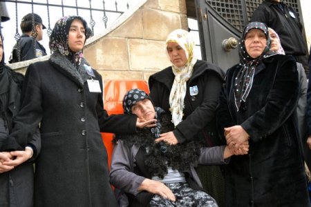 Kahramanmaraş şehit polis memurunu dualarla uğurlandı