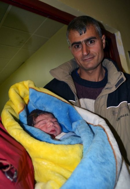 Kahramanmaraş'ta 2013'ün ilk bebeği 'Necati'