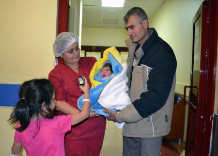 Kahramanmaraş'ta 2013'ün ilk bebeği 'Necati'