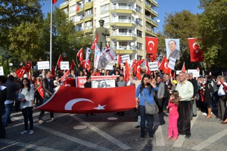 Kahramanmaraş’ta Cumhuriyet yürüyüşü düzenlendi