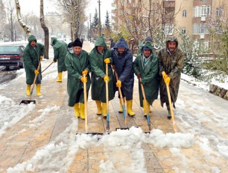 Kahramanmaraş'ta karla mücadele seferberliği