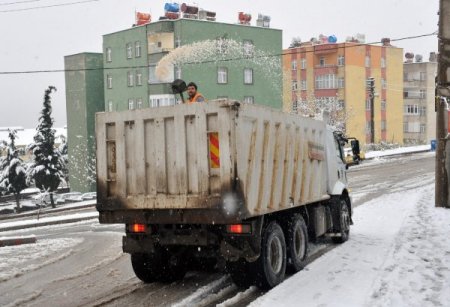 Kahramanmaraş'ta karla mücadele seferberliği