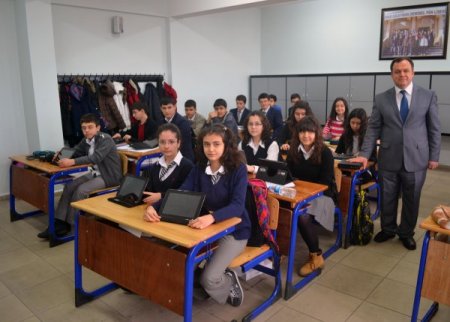 Kahramanmaraş’ta öğrencilere tablet bilgisayar dağıtıldı