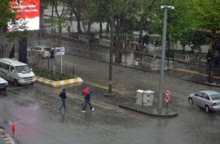 Kahramanmaraş'ta sağanak yağış