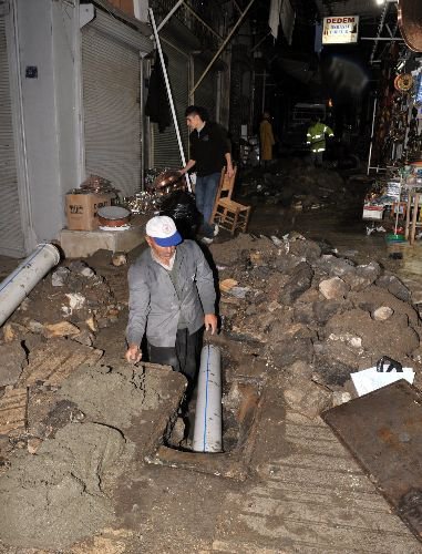 Kahramanmaraş'ta Yağmur Ve Sel Baskınlarına Karşı Tedbirler Artırıldı